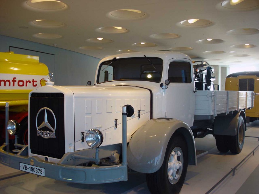Штутгарт. Эволюция грузовых автомобилей. Германия - Штутгарт. Фото №6