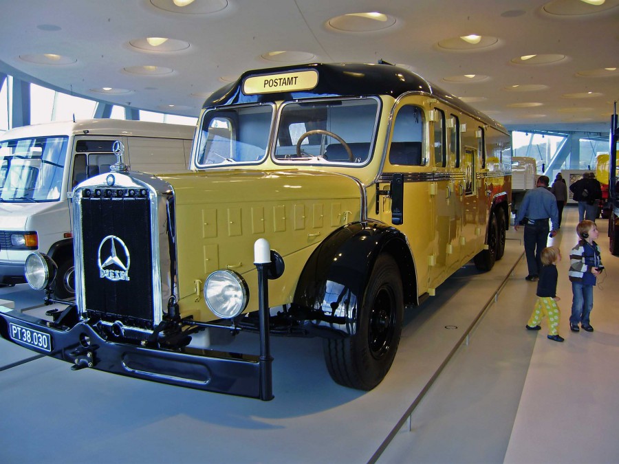 Штутгарт. В этом монстре возили почтовые марки? Германия - Штутгарт. Фото №8